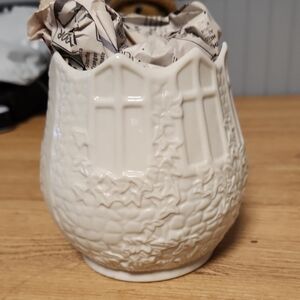 BNWT BELLEEK Templemore Abbey Event Piece 2000 Vase